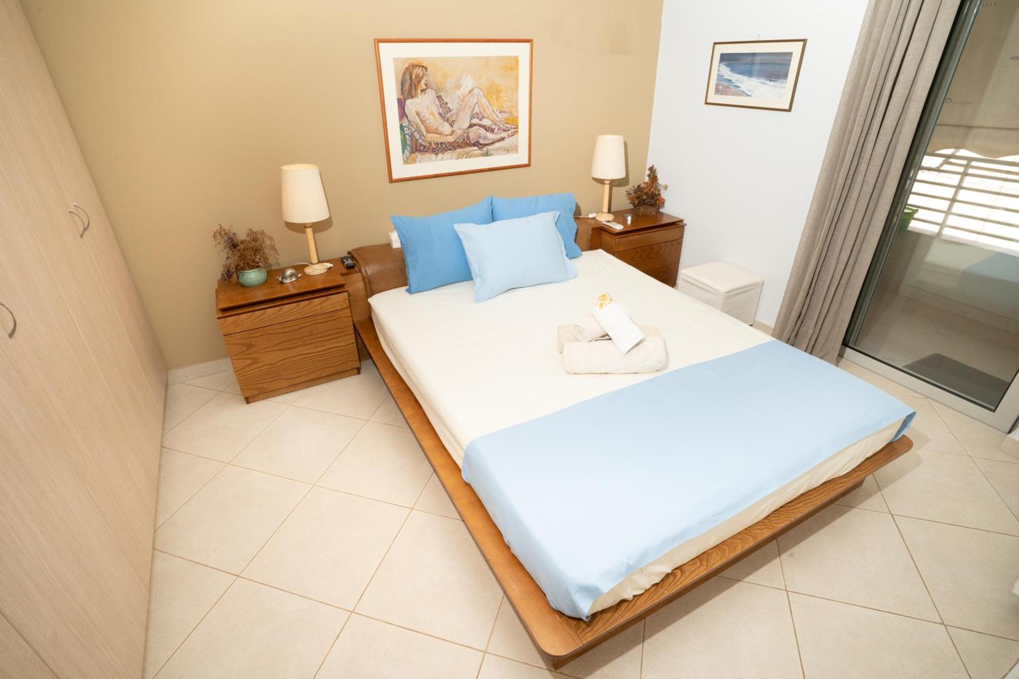 Maria'S Airport Apartment 코로피온 외부 사진